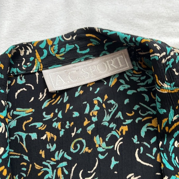 Vtg rayon patterned button down - Picture 3 of 13